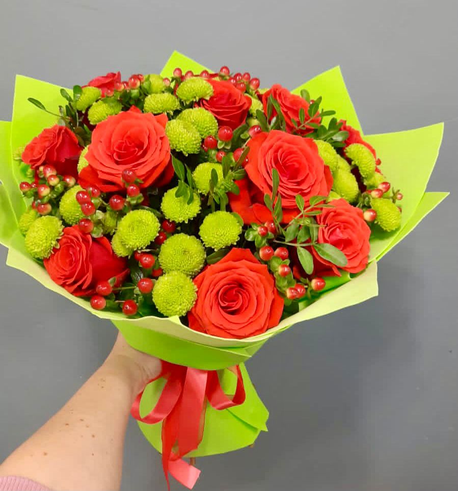 Букет цветов из: Хризантемы и Розы в Ростовке