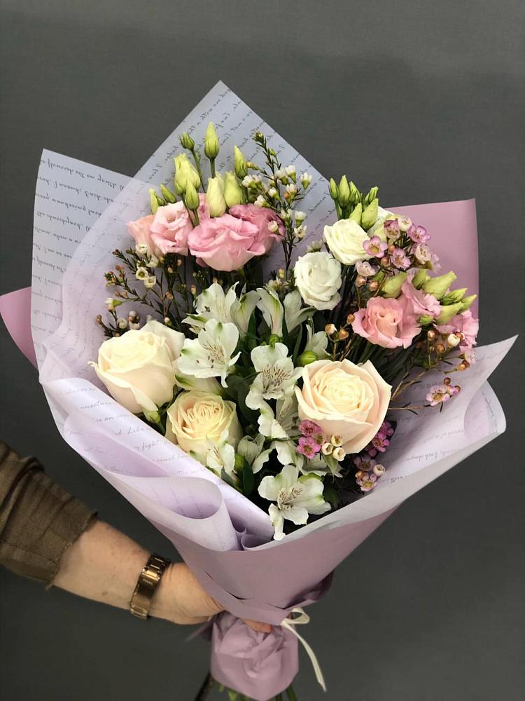 Букет цветов из: Альстромерии, Розы и Лизиантусы в Ростовке