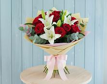 Букет цветов из:  Лилии и Розы в Ростовке