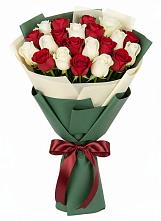Букет Микс из красных и белых роз в Ростовке