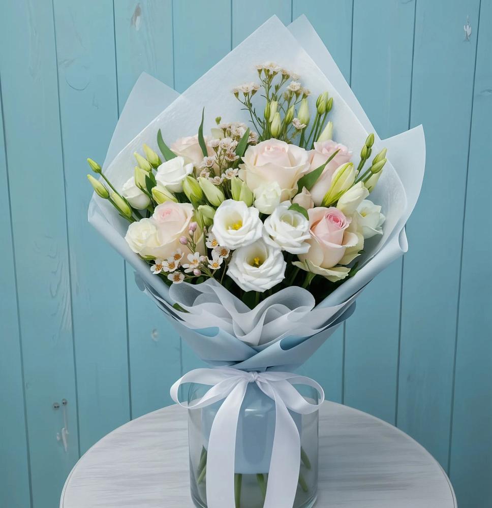 Букет цветов из: Розы и Лизиантусы в Ростовке