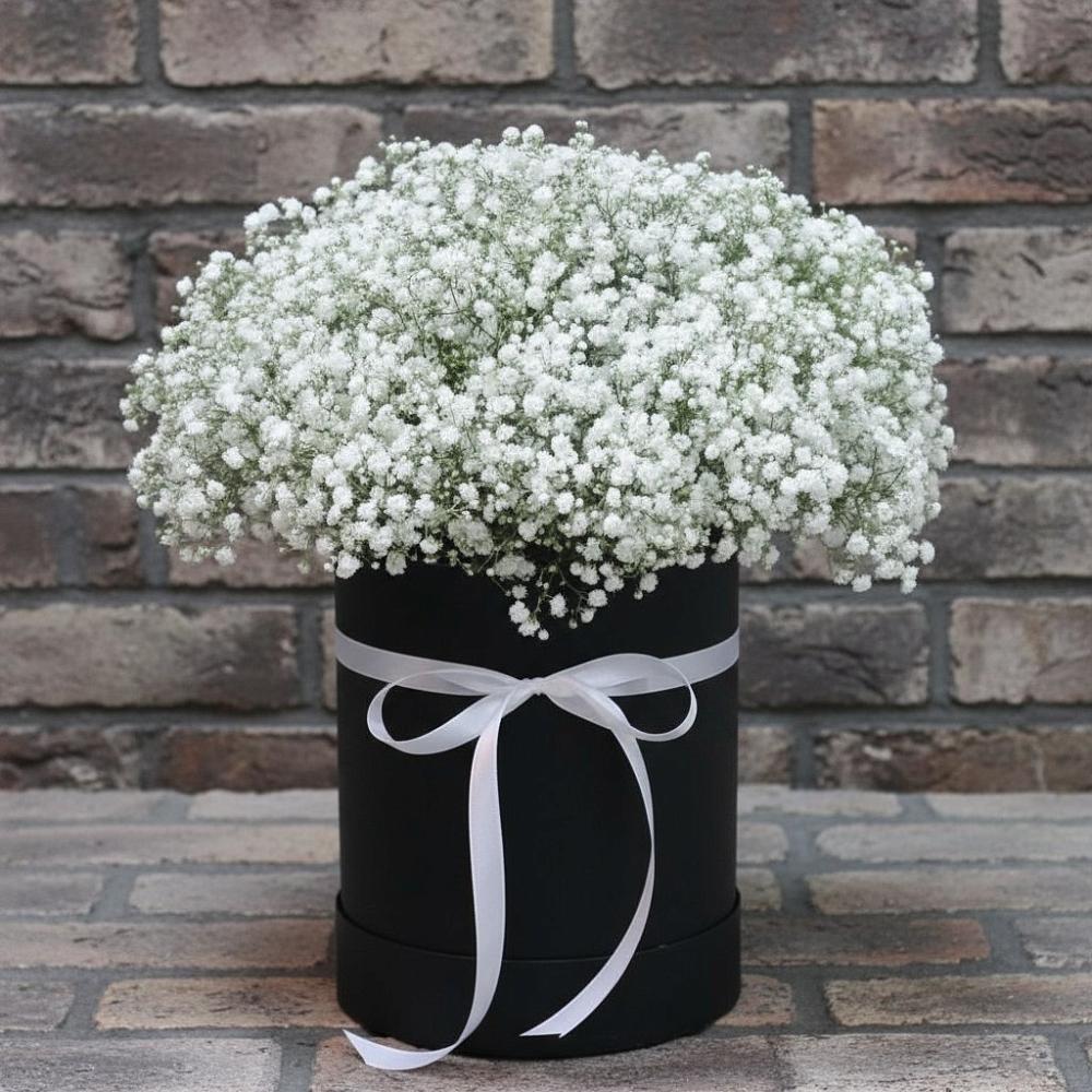 Цветочная композиция из Гипсофила в шляпной коробке в Ростовке