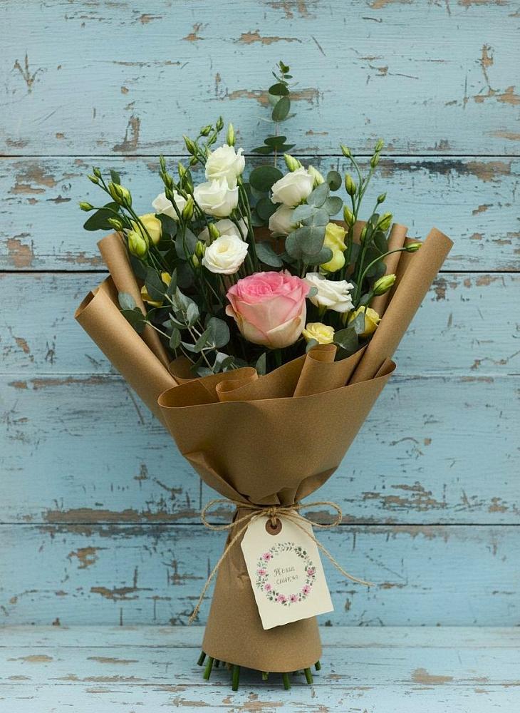 Букет цветов из: Розы и Лизиантусы в Ростовке