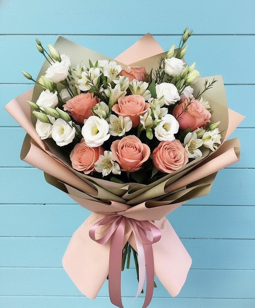 Букет цветов из: Розы, Альстромерии и Лизиантусы в Ростовке