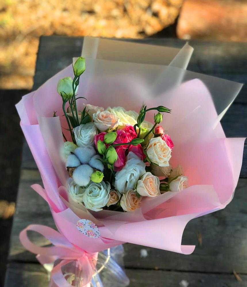 Букет цветов из: Розы и Лизиантусы в Ростовке