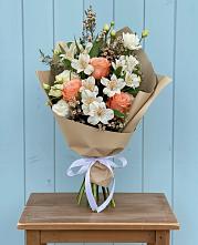 Букет цветов из:  Альстромерии, Лизиантусы, Розы и Хризантемы в Ростовке