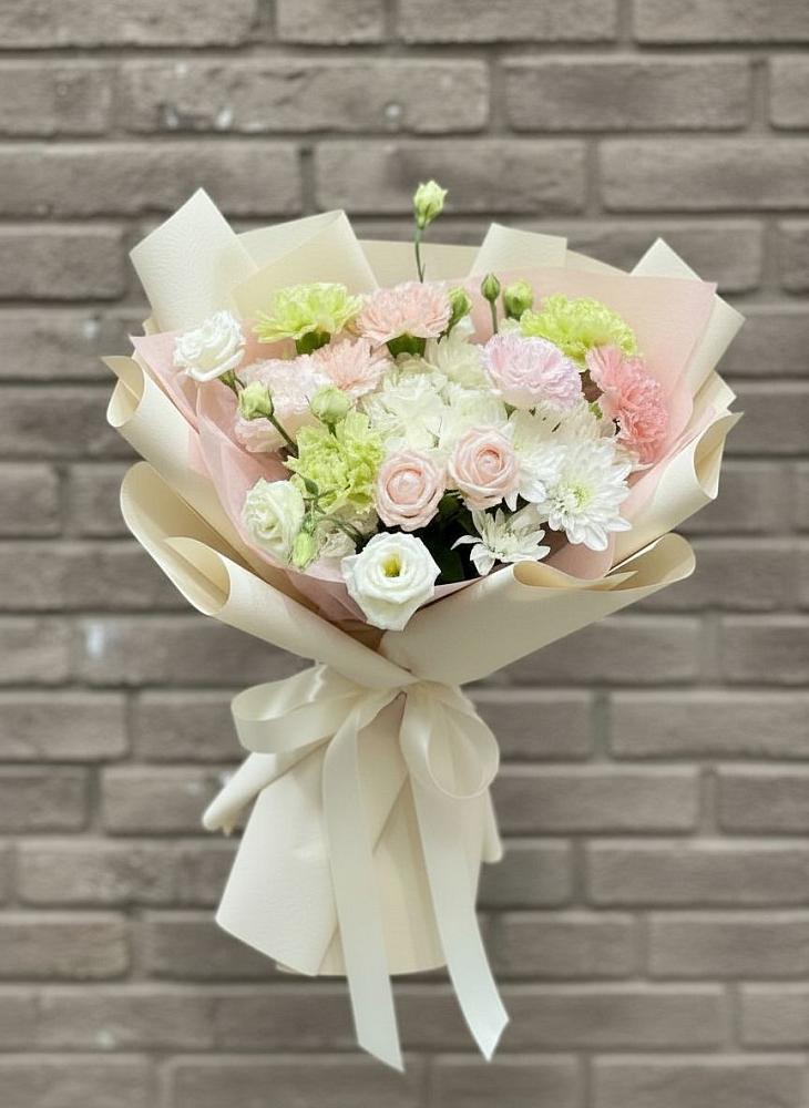 Букет цветов из: Гвоздики, Розы, Лизиантусы и Хризантемы в Ростовке