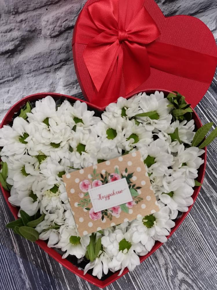 Цветочная композиция из Хризантемы в виде сердца в Ростовке