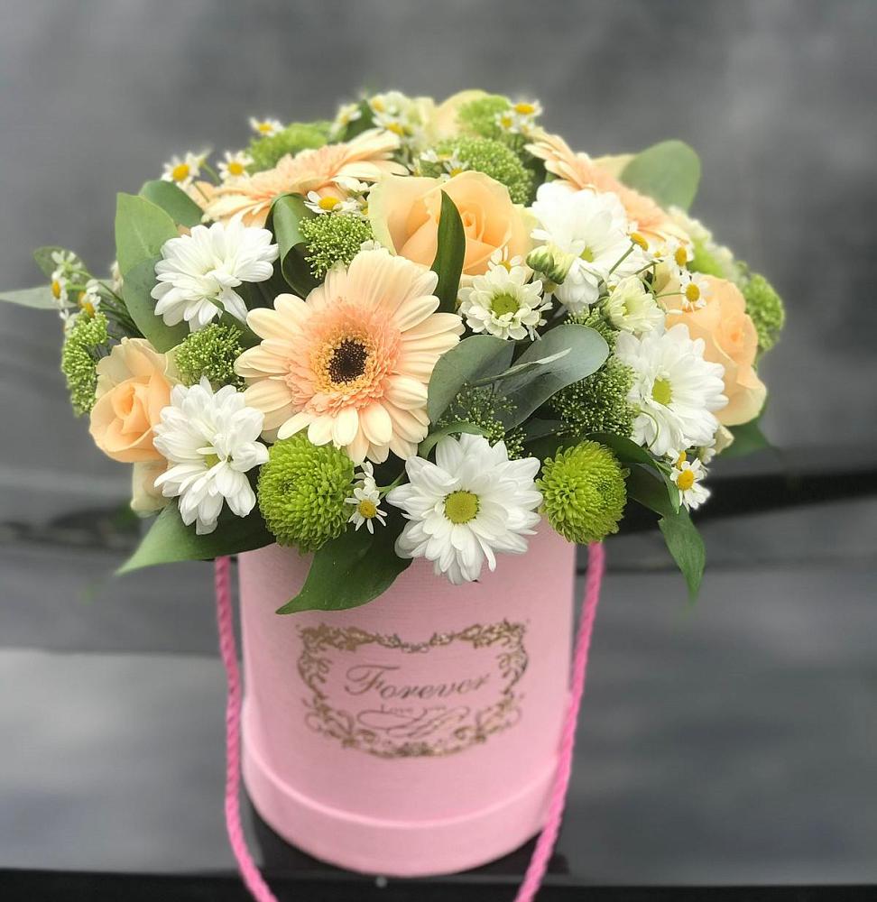 Цветочная композиция из Розы, Герберы и Хризантемы в шляпной коробке в Ростовке